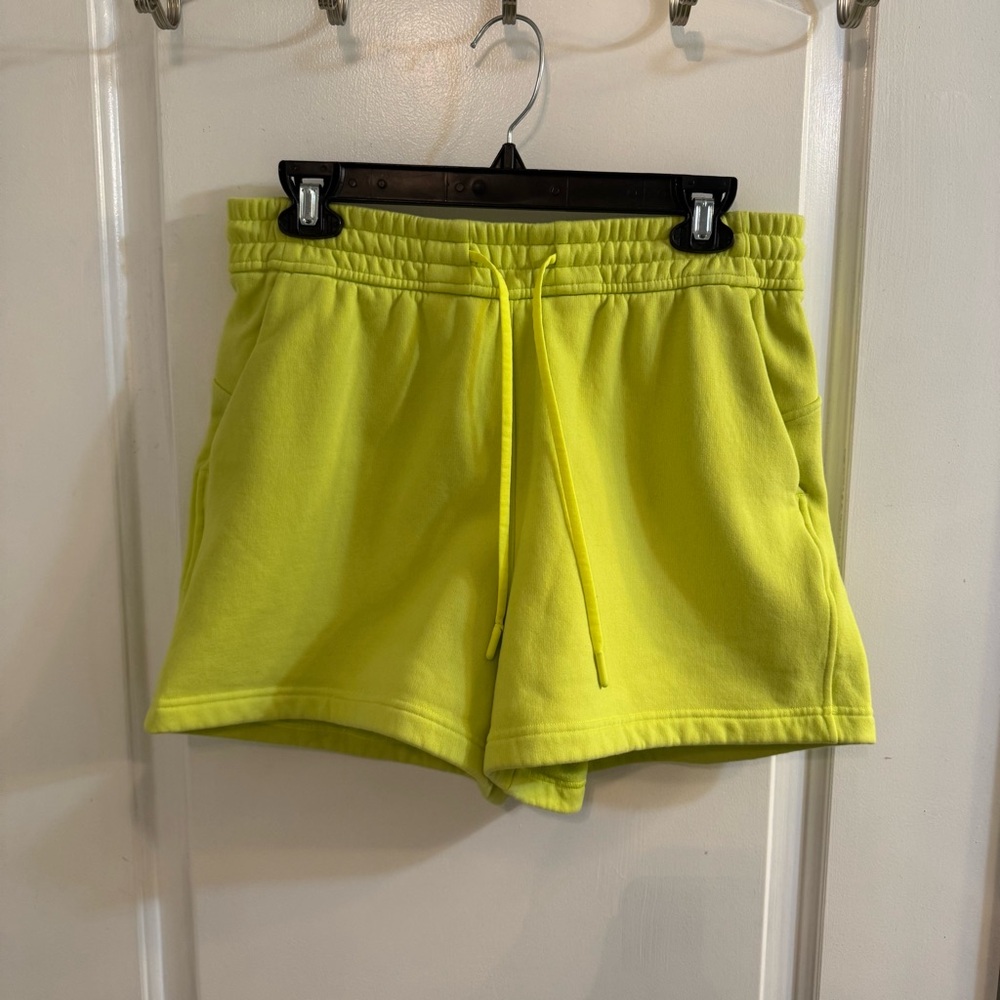 Lululemon Loungeful High-Rise Short 4” Electric Lemon
